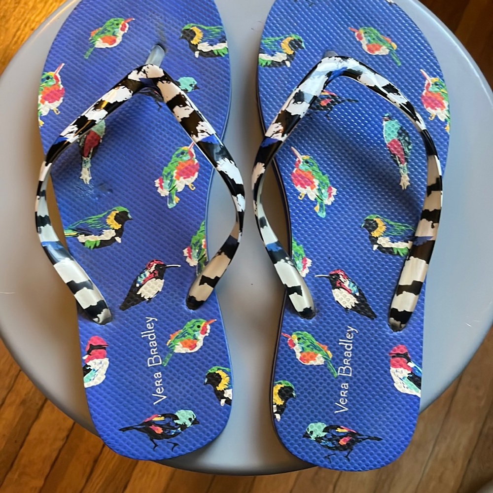Vera Bradley Tody Birds flip flops . Size 7-8